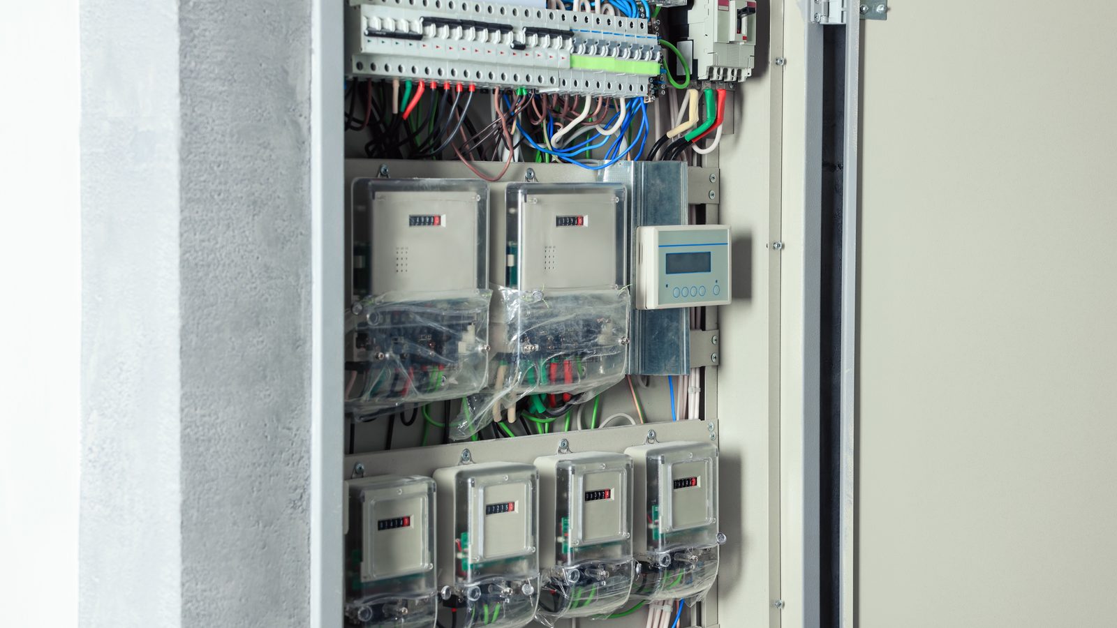 Tablero eléctrico con medidores
